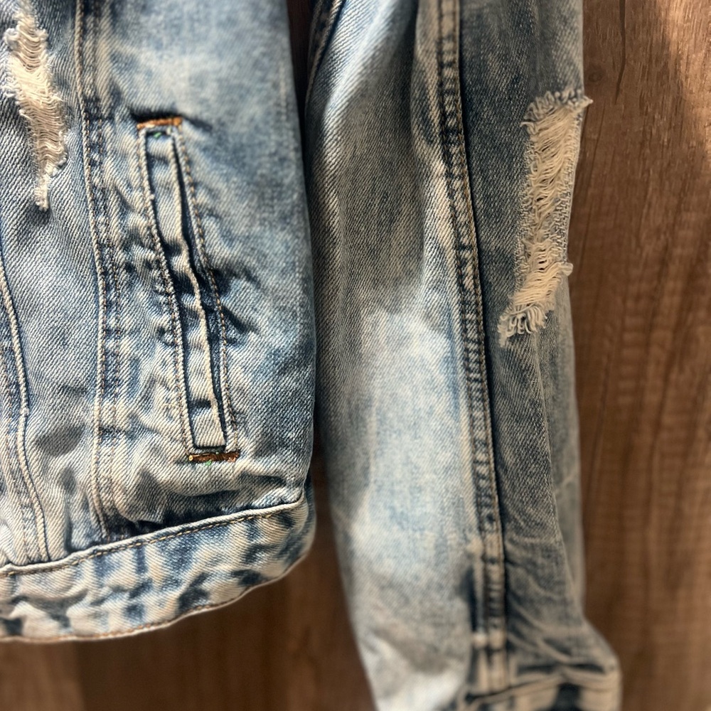 Zara Trafaluc Premium Wash Distressed Girls Med Denim Jacket Jean EUC - Picture 4 of 9